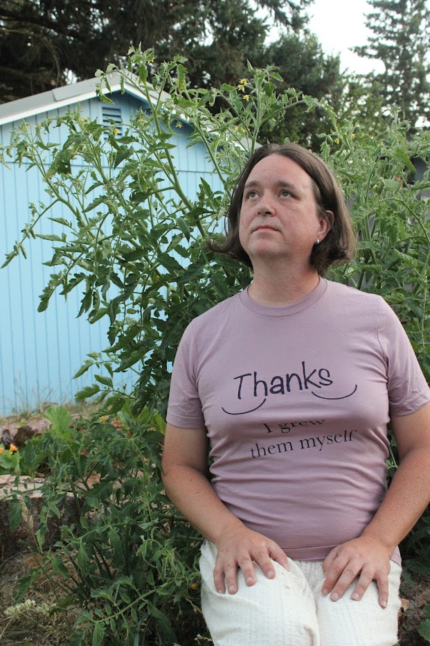 Jaelyn wearing "Thanks, I grew them myself" t-shirt